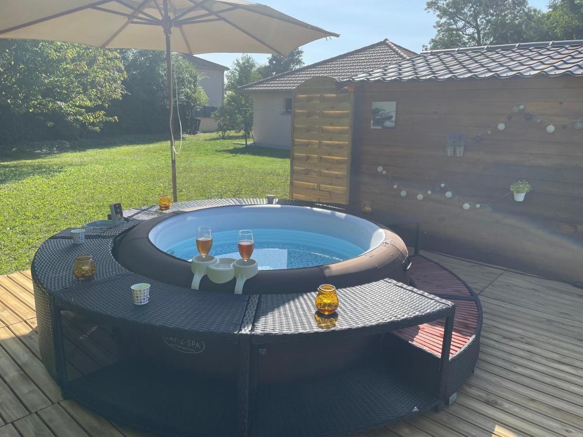 Le Double C Bed & Breakfast Saint-Victor-de-Morestel Eksteriør bilde