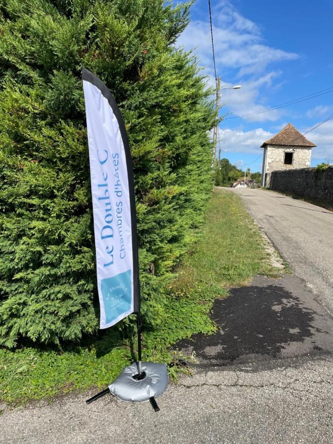 Le Double C Bed & Breakfast Saint-Victor-de-Morestel Eksteriør bilde