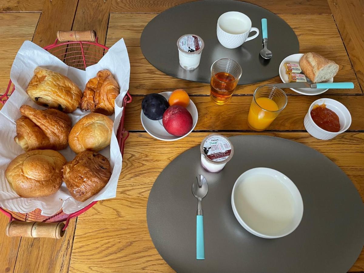 Le Double C Bed & Breakfast Saint-Victor-de-Morestel Eksteriør bilde