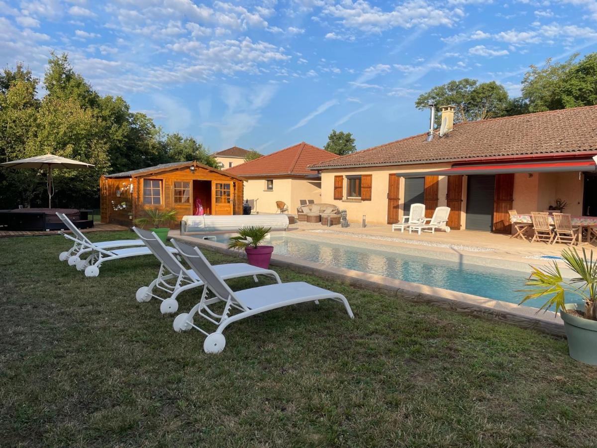 Le Double C Bed & Breakfast Saint-Victor-de-Morestel Eksteriør bilde