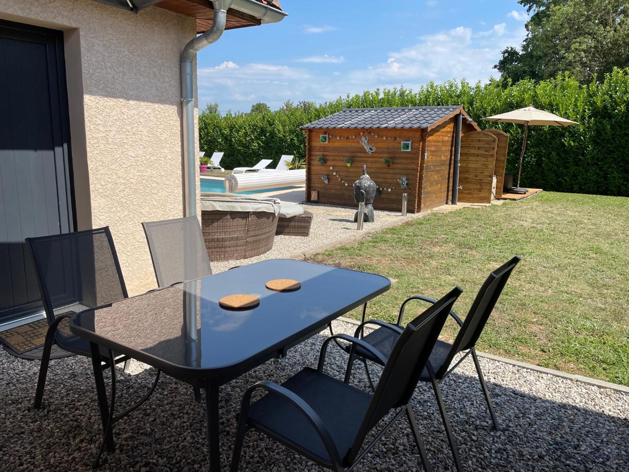 Le Double C Bed & Breakfast Saint-Victor-de-Morestel Eksteriør bilde